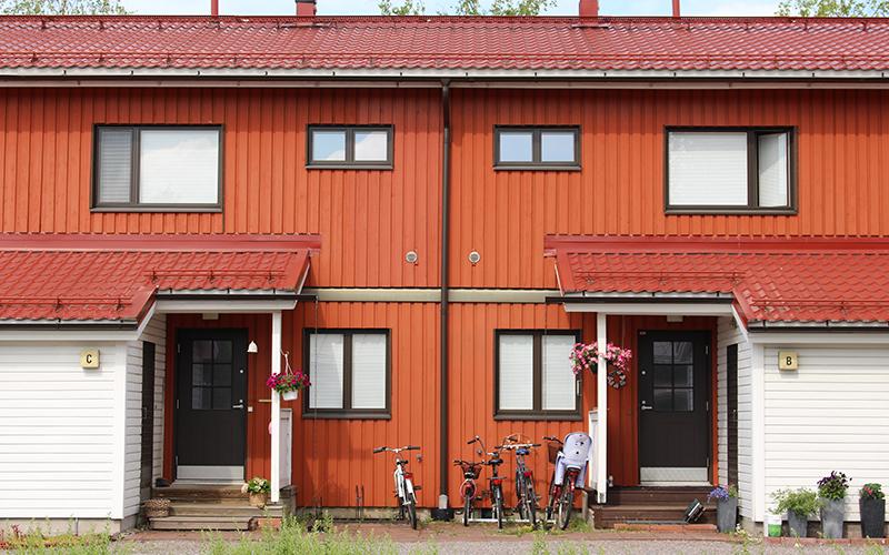 Avattava puualumiini-ikkuna